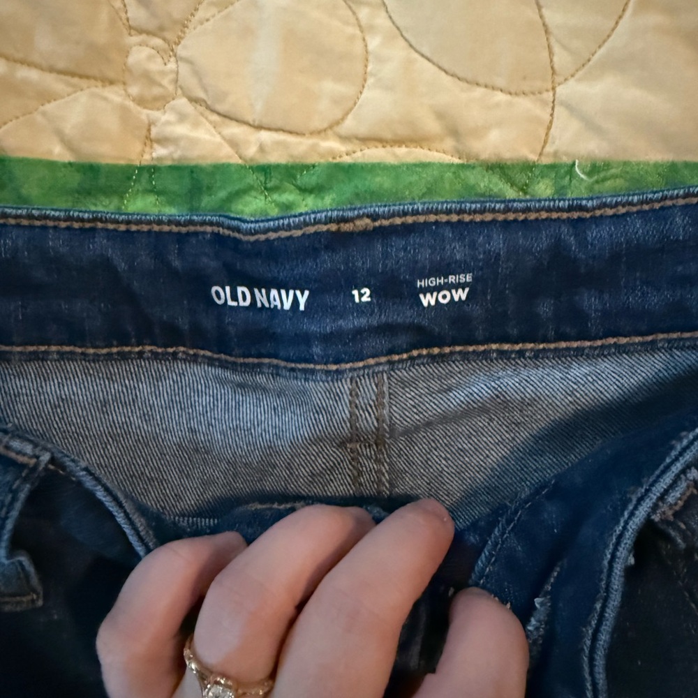 Old Navy Women’s Bermuda Shorts - Picture 3 of 4